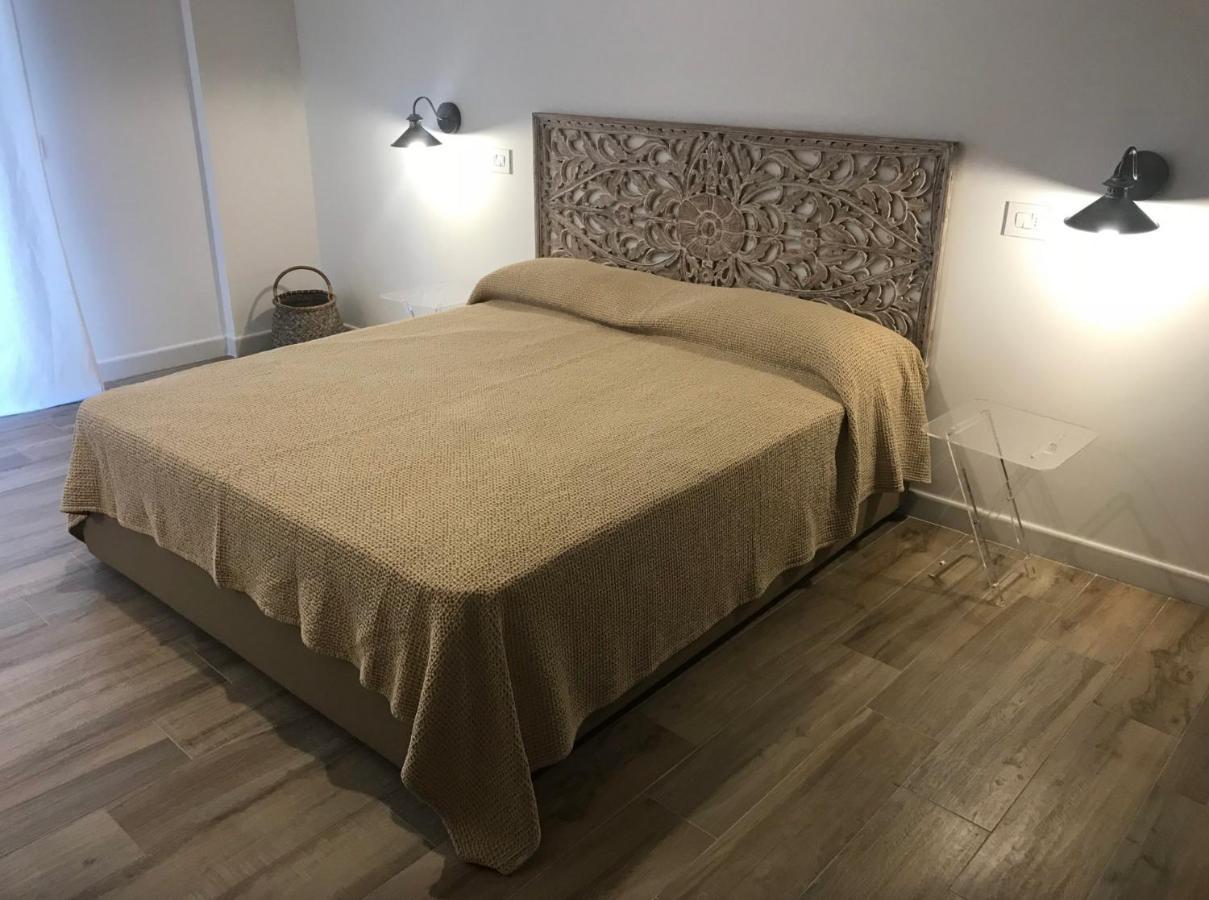 Bellhome 1 - Elegante Appartamento Nel Centro Di Бари Екстериор снимка